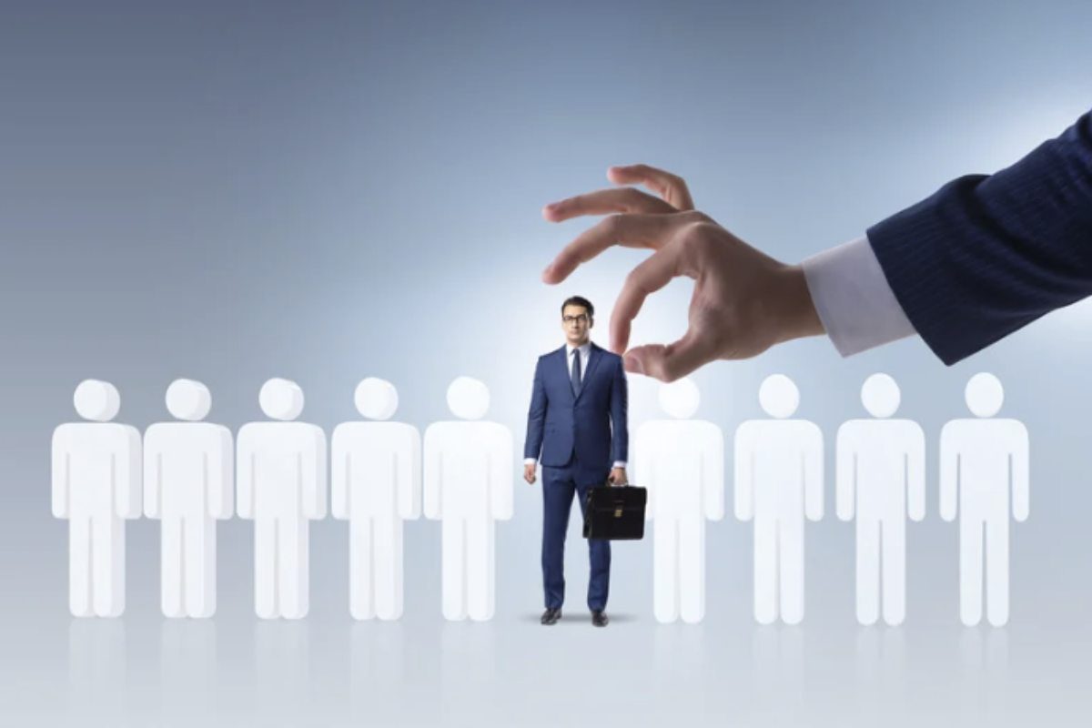 Oltre all’area assistenti, il piano INPS prevede l’inserimento di circa 2.600 nuovi dipendenti tra medici, psicologi, assistenti sociali