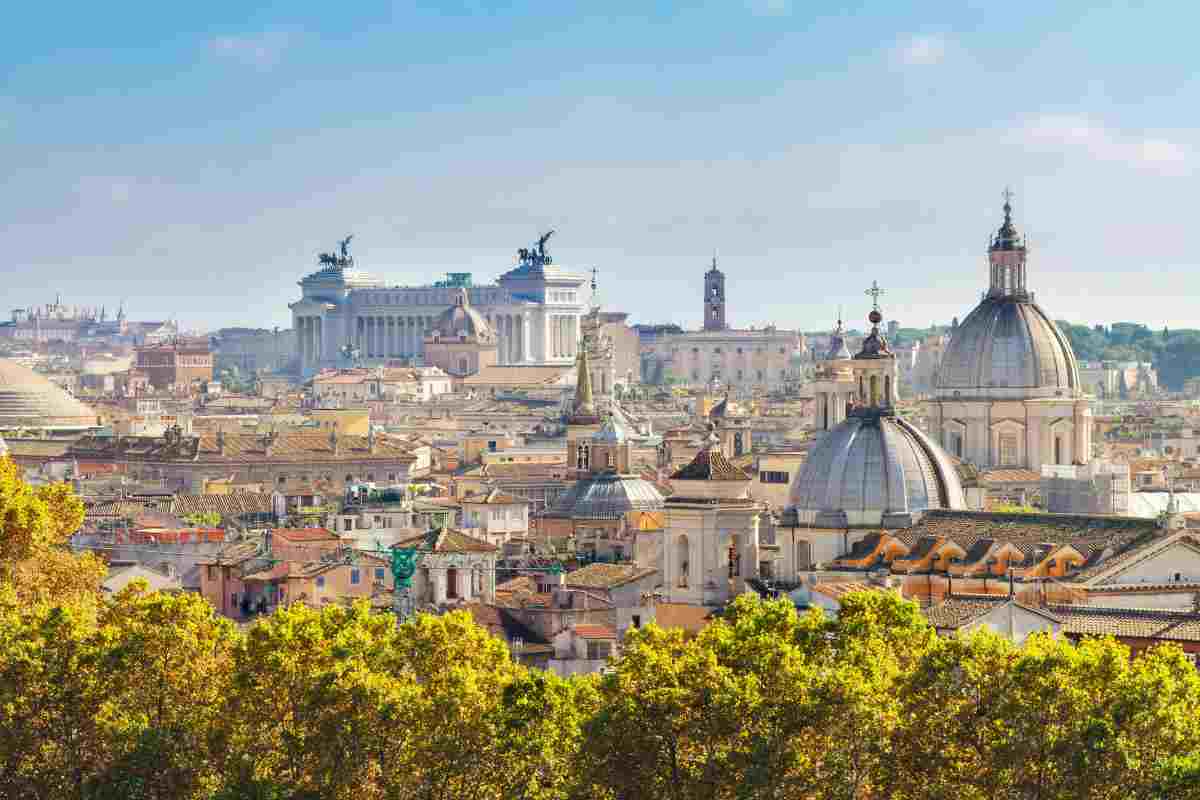 Un capolavoro di Michelangelo, affreschi e portici